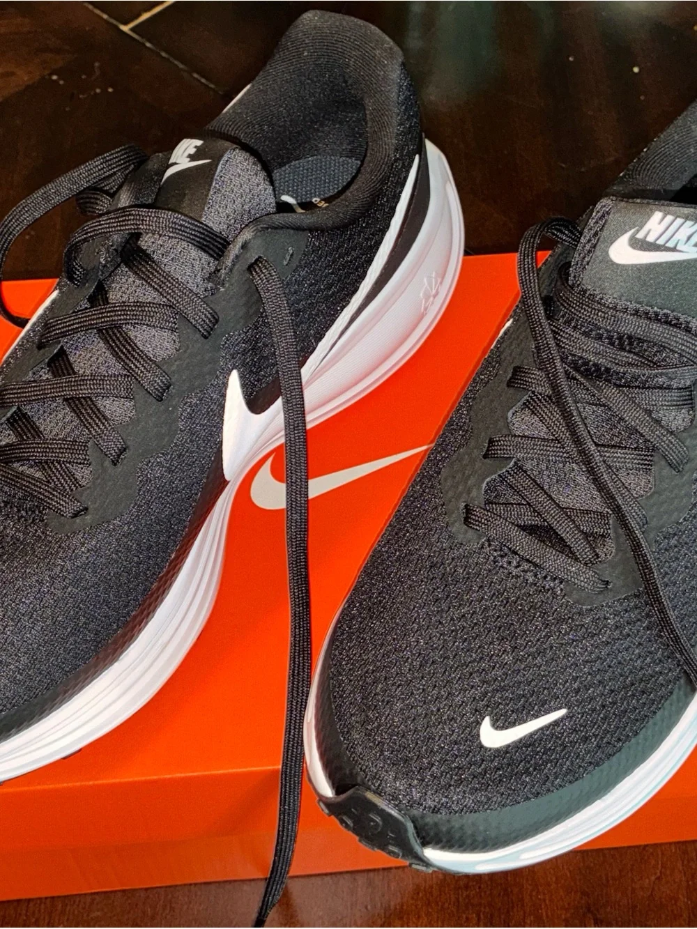 NIKE I Women’s Running Sneakers I Black & White I Sz 10 I NIB